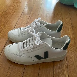 Veja V-12 Green Suede Size 38 (US women’s 7)